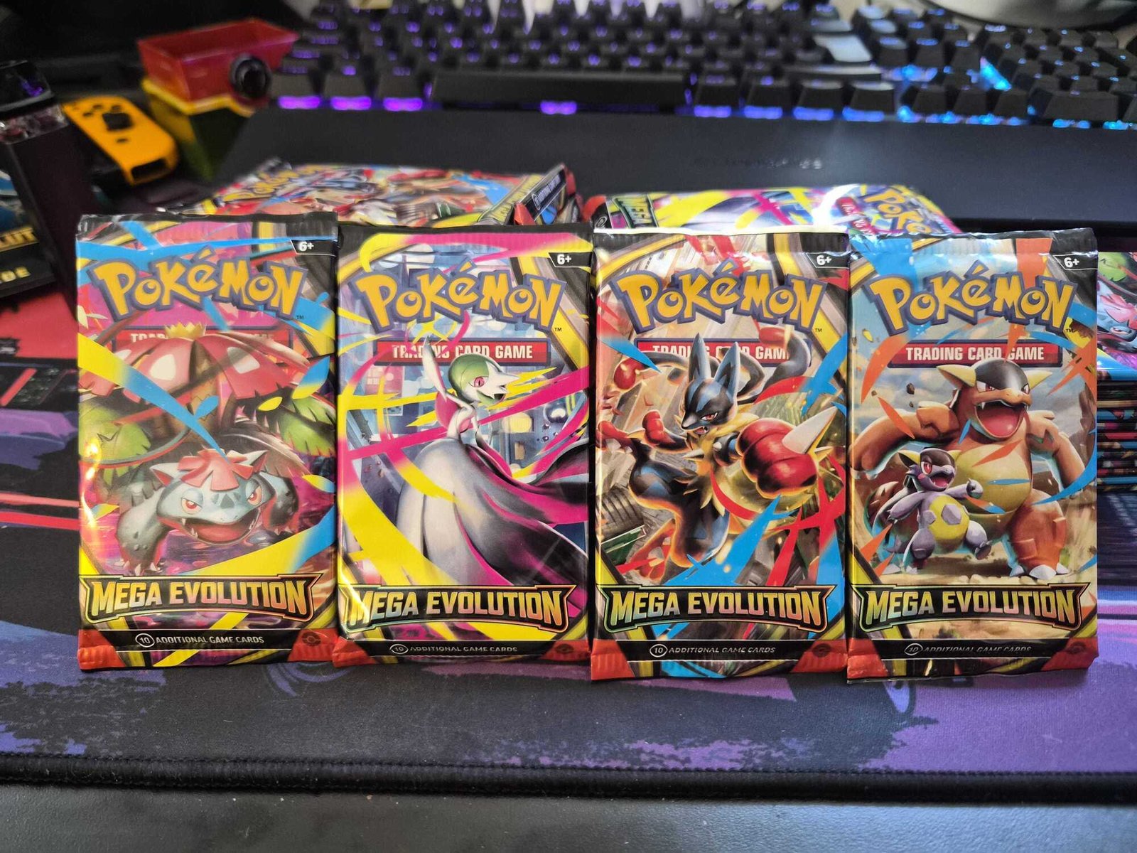 Pok&eacute;mon TCG Mega Evolutions booster pack art set