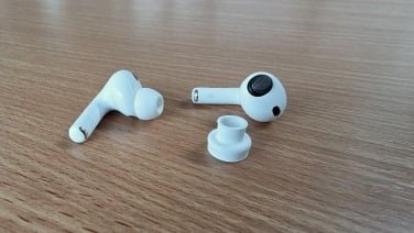 airpods pro 3 with ear tip removed