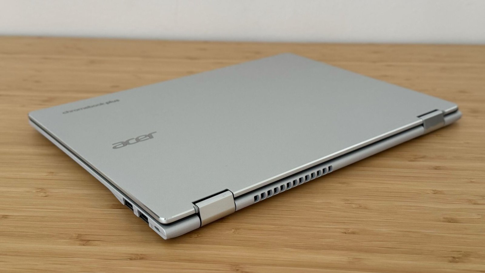 the 2025 acer chromebook plus spin 514 on a wooden desk