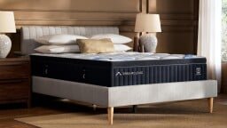 A DreamCloud Premier Hybrid Mattress